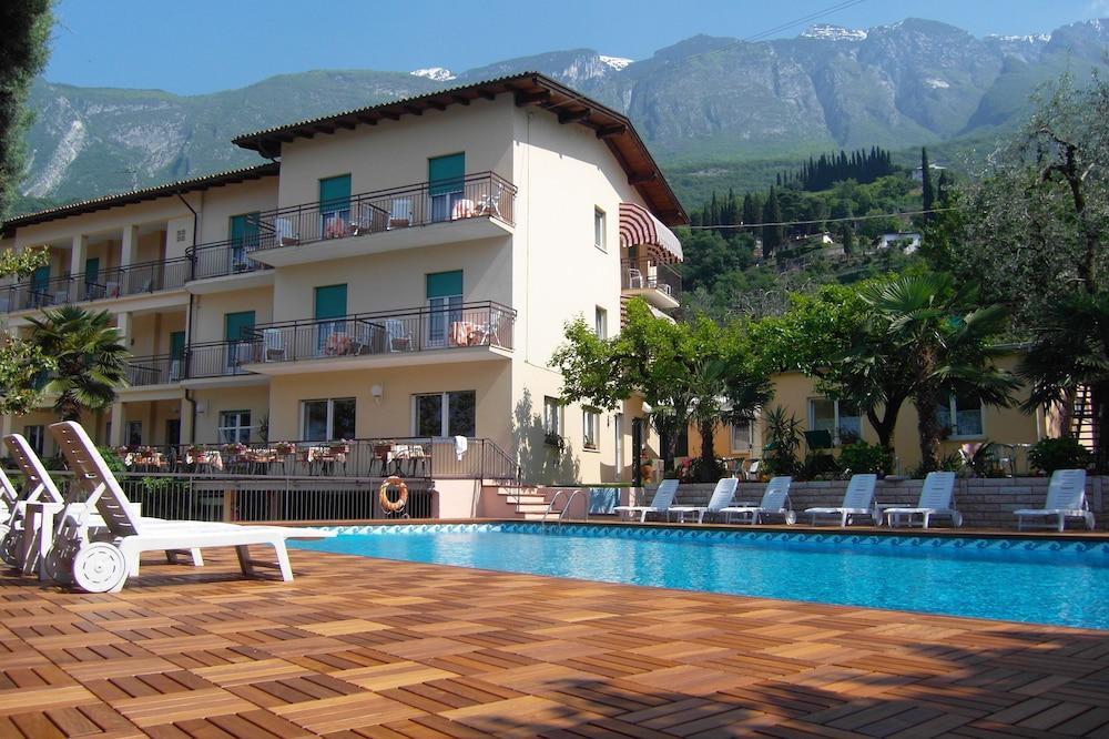 Hotel Casa Serena Malcesine Exterior photo